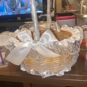 Elegant White Lace Party Basket (6)